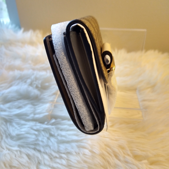 Coach Beige and Cream Signature Morgan Wallet New With Tags 🎁🎁 - Picture 14 of 15